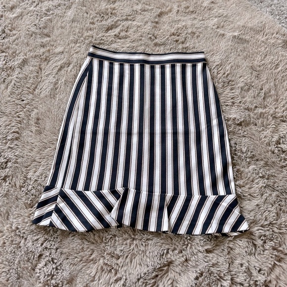 Ann Taylor Pinstripe Flounce Skirt 0 - Picture 1 of 15